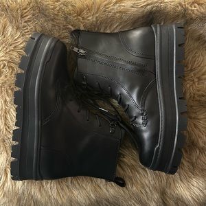 Ugg Leather Platform Lace Up Boots Black sz 9